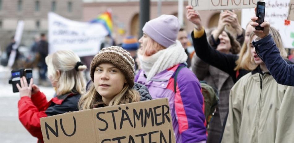 La activista climática sueca Greta Thunberg asiste a una manifestación climática convocada por la organización liderada por jóvenes Auroras antes de presentar su demanda contra el estado por su falta de trabajo climático, en Estocolmo el 25 de noviembre de 2022.
Christine OLSSON / TT News Agency / AFP