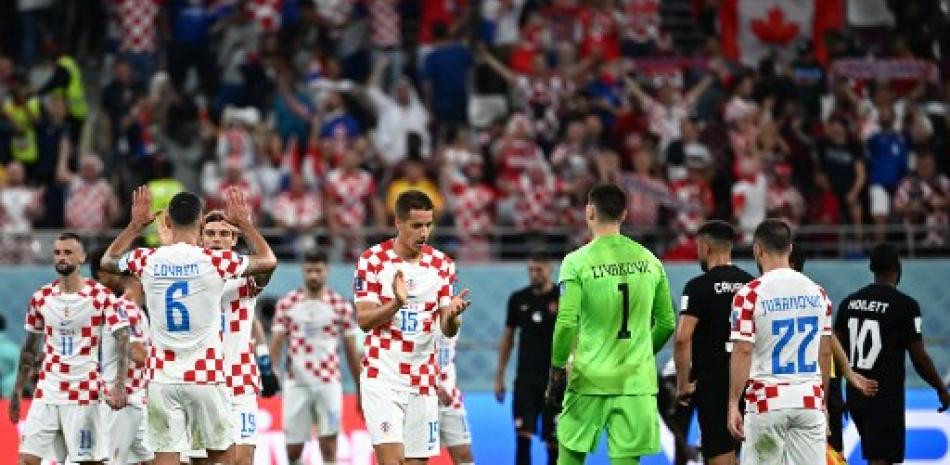 Los jugadores de Croacia celebran después de ganar el partido de fútbol del Grupo F de la Copa Mundial de Qatar 2022 entre Croacia y Canadá en el Estadio Internacional Khalifa en Doha el 27 de noviembre de 2022. AFP