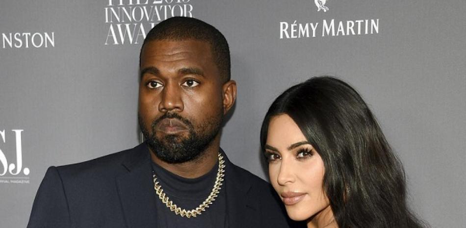 Kanye West, a la izquierda, y Kim Kardashian asisten al WSJ. Magazine Innovator Awards el 6 de noviembre de 2019 en Nueva York.AP