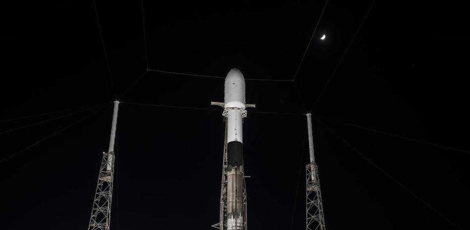 Cohete Falcon 9 que lanzará la misión HAKUTO-R - SPACE X
