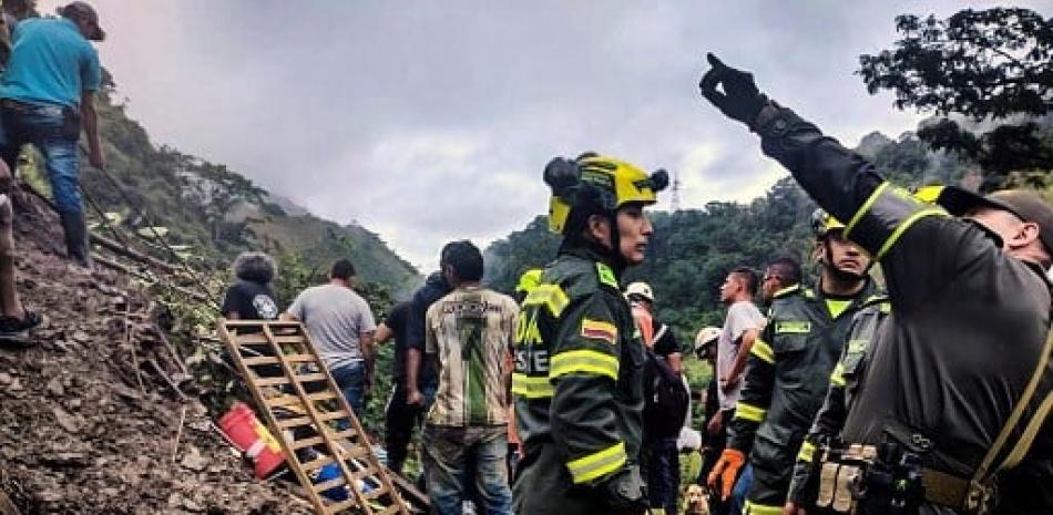 Brigadas trabajan en el rescate de victimas / AFP