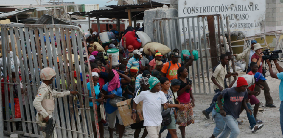 Migrantes haitianos en la frontera. Foto del archivo de Listín Diario / Adriano Rosario.