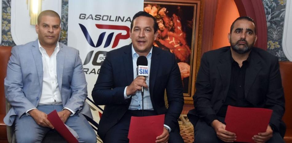 Ángel Infante, Plutarco Pimentel y Yasser González, organizadores del evento, durante el encuentro con la prensa.