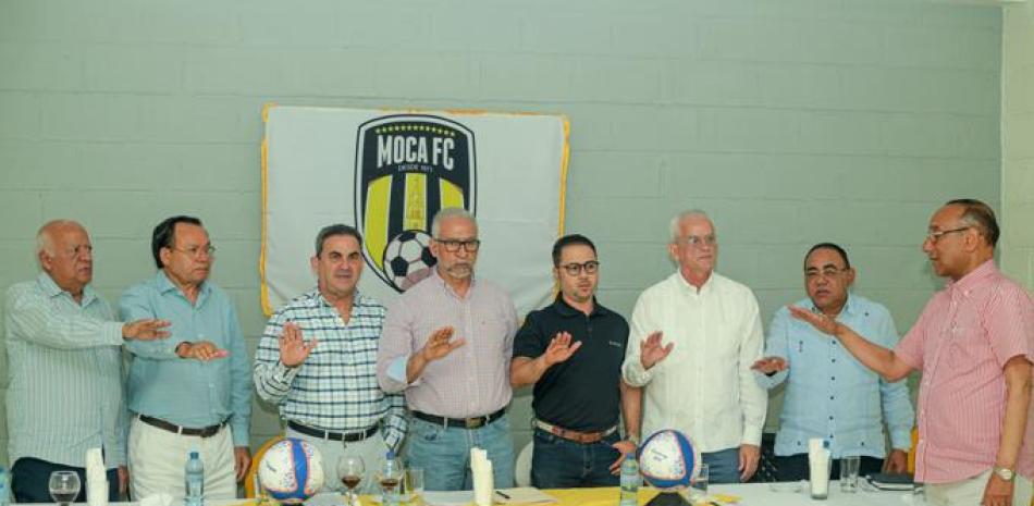 Wilfredo Bautista, Pablo Grullón, Miguel A. Olivo, José Bautista, Sebastián Taveras, Rodolfo Guzmán y Francisco Quezada fueron juramentados por Rafa Santos.