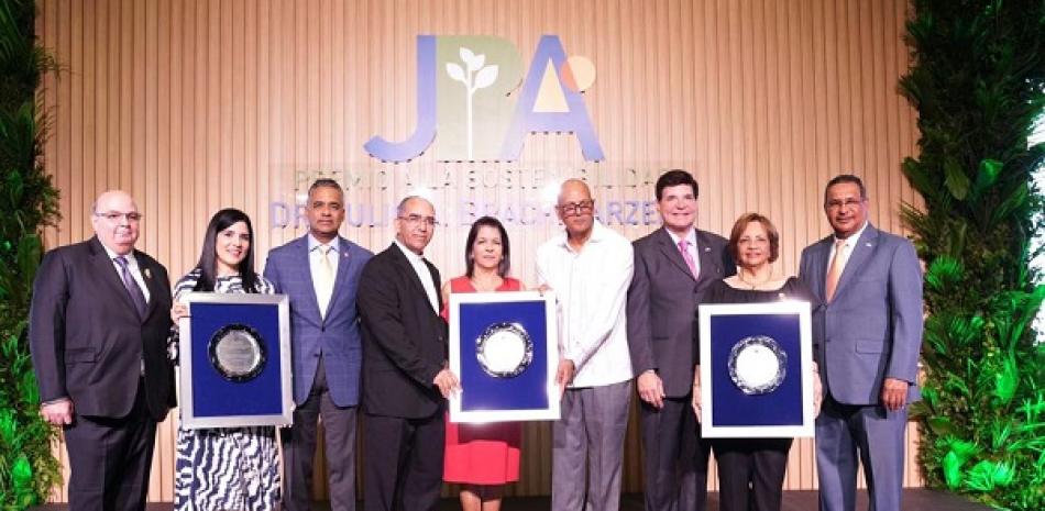 Ganadores del Premio a la Sostenibilidad doctor Julio A. Brache Arzeno. Foto: Raúl Ascencio / LD