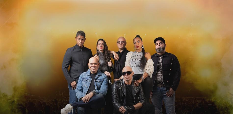 Amaury Sánchez junto a los protagonistas del concierto "Rock sinfónico", que se presentará el sábado en el Teatro Nacional Eduardo Brito.