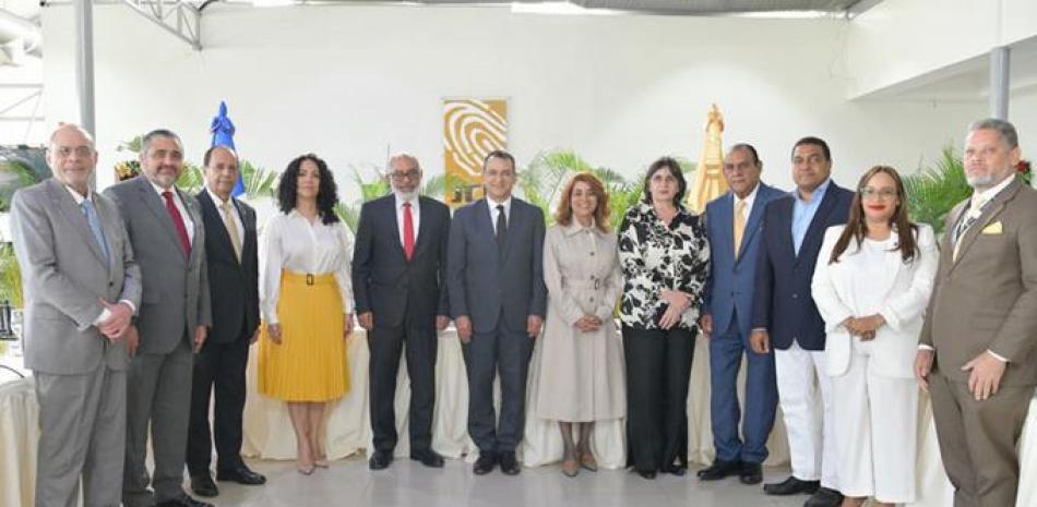El presidente de la JCE, Román Jáquez Liranzo, se reunió ayer con directores de periódicos, junto a los demás miembros del pleno de la institución.