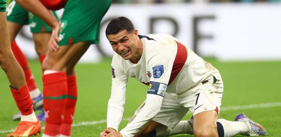 Cristiano Ronaldo muestra su pesar por el fracaso de la seleccion de Portugal.