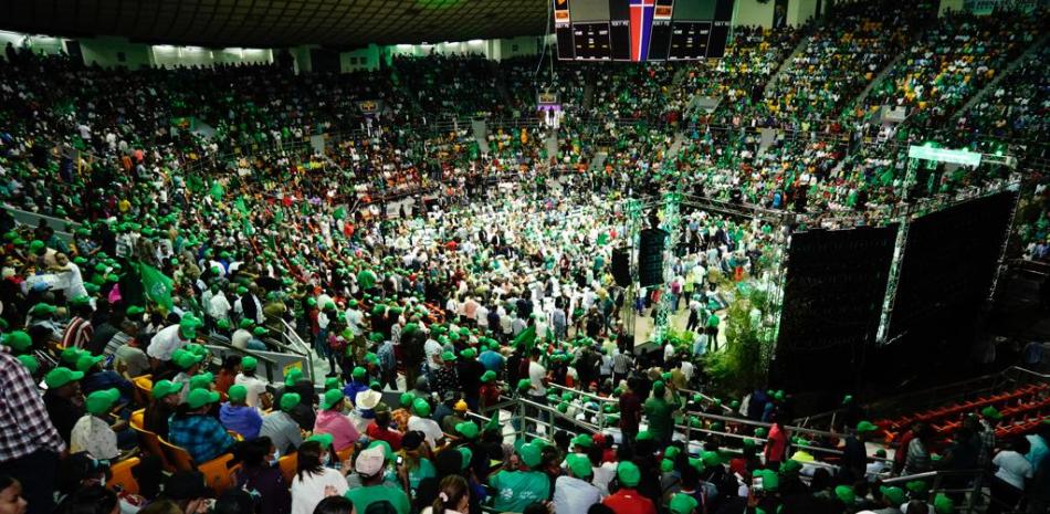 Miles de la Fuerza del Pueblo se congregaron en la Gran Arena del Cibao. Externa /