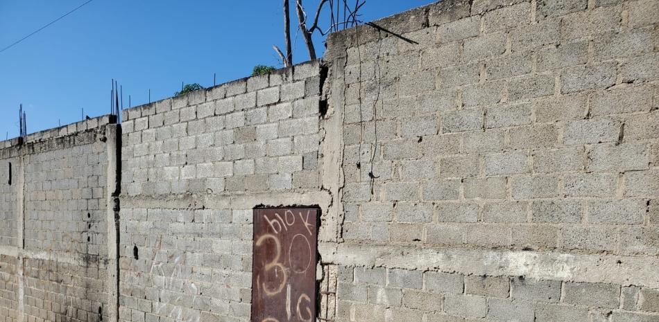 Lugar exacto donde ocurrió el enfrentamiento. En las paredes de concreto se observan los impactos de bala que fueron alrededor de 20. Foto de Sauro Scalella / LD.