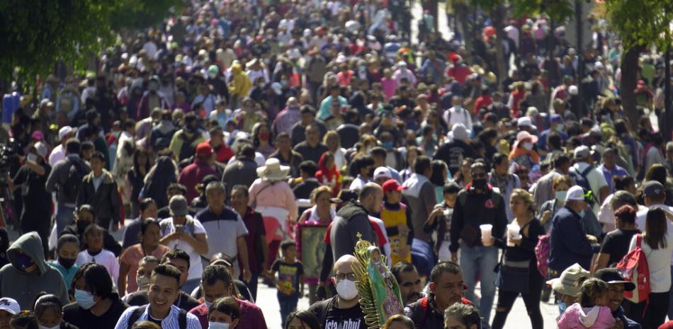 Los peregrinos llegan a la Basílica de Guadalupe en la Ciudad de México el lunes 12 de diciembre de 2022. AP