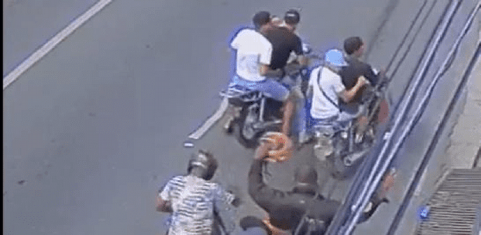 Uno de los asaltos en manada de motocicletas se produjo en Santiago recientemente.