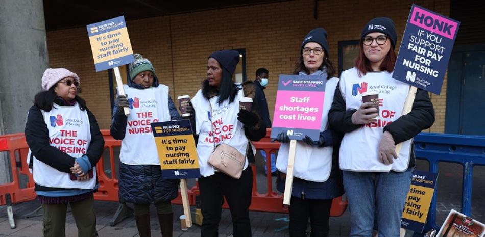 Enfermeras en huelgas sin precedente por mejora salarial en Reino Unido. Foto: AFP