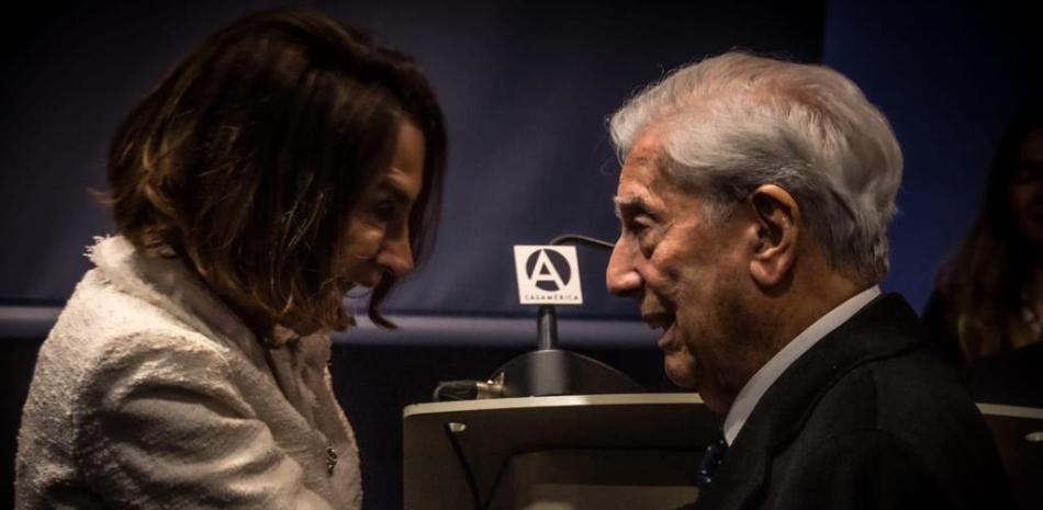 Soledad Álvarez y Mario Vargas Llosa.

Fotografía: @jcgl_90