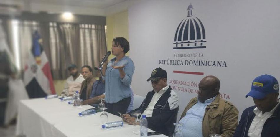 La gobernadora provincial Rafaela Javier planteó las principales ejecutorias del gobierno en esta demarcación en un encuentro con comunitarios de Monte Plata.