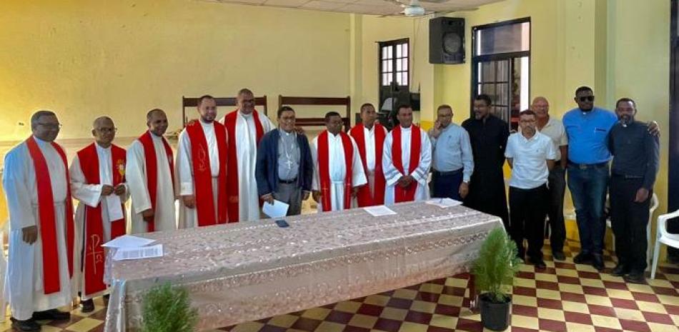 Obispo y sacerdotes de San Juan y provincias aledañas. / Foto: Fuente externa