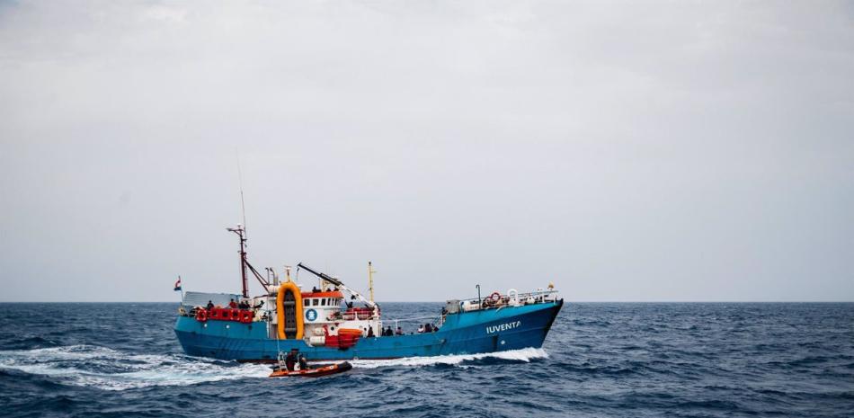 Servicios civiles durante una operación de rescate de migrantes en el mar Mediterráneo. Fuente: Europa Press.