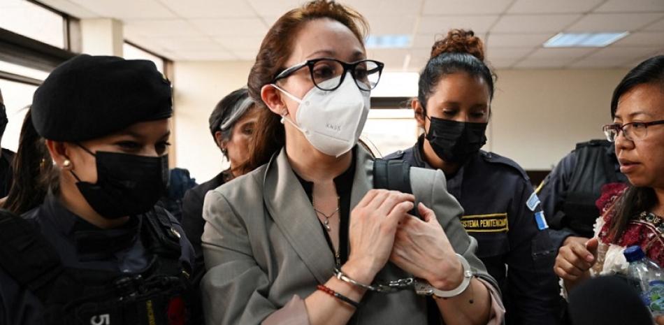 Fiscal anticorrupción Virginia Laparra fuera condenada a cuatro años de cárcel en un acelerado juicio. Foto de AFP