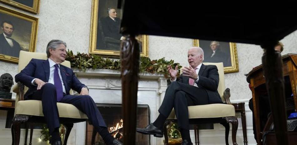 Los presidentes Joe Biden y Guillermo Lasso, durante su reunión en la Casa Blanca, ayer. AP