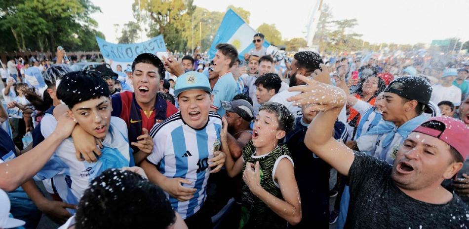 Argentinos celebrando su tercera copa del mundo. Foto: AFP