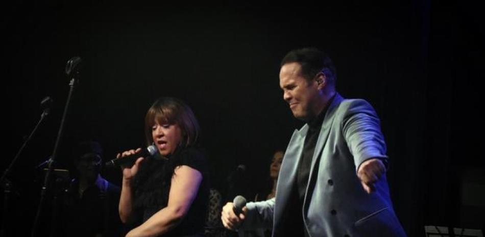 Frank Ceara junto a Milly Quezada durante el show "Navidad entre amigos", en Escenario 360.