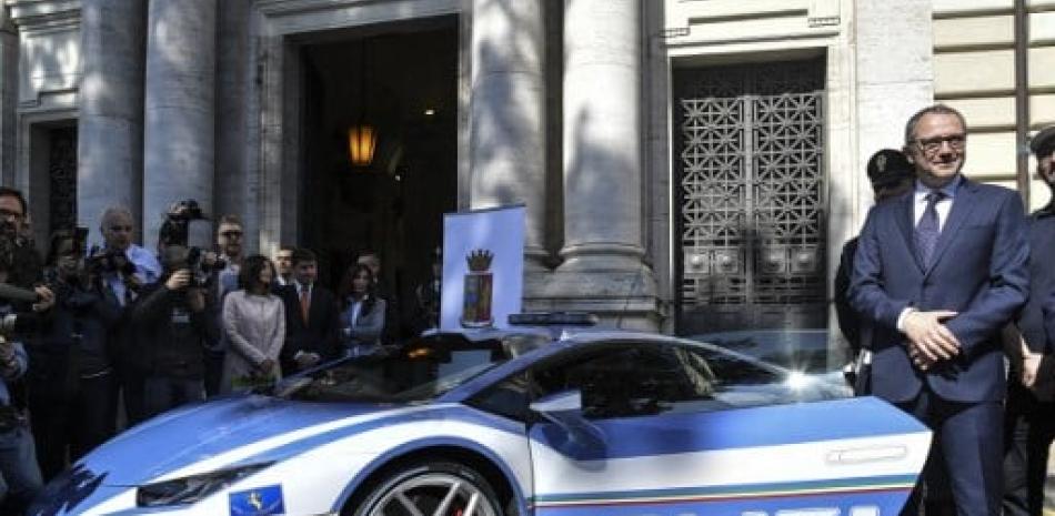 La policía italiana cruzó una parte de Italia en un Lamborghini para entregar dos riñones a pacientes que esperaban trasplantes, informó la policía nacional italiana el 20 de diciembre de 2022. AFP