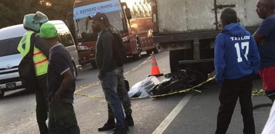 El fallecido perdió la vida al impactar con un camión