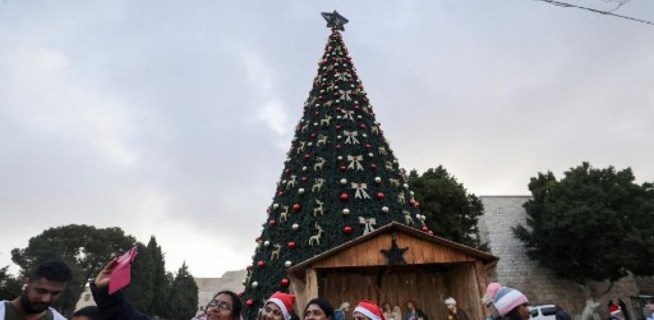 Peregrinos y cristianos celebran navidad en Belén. AFP