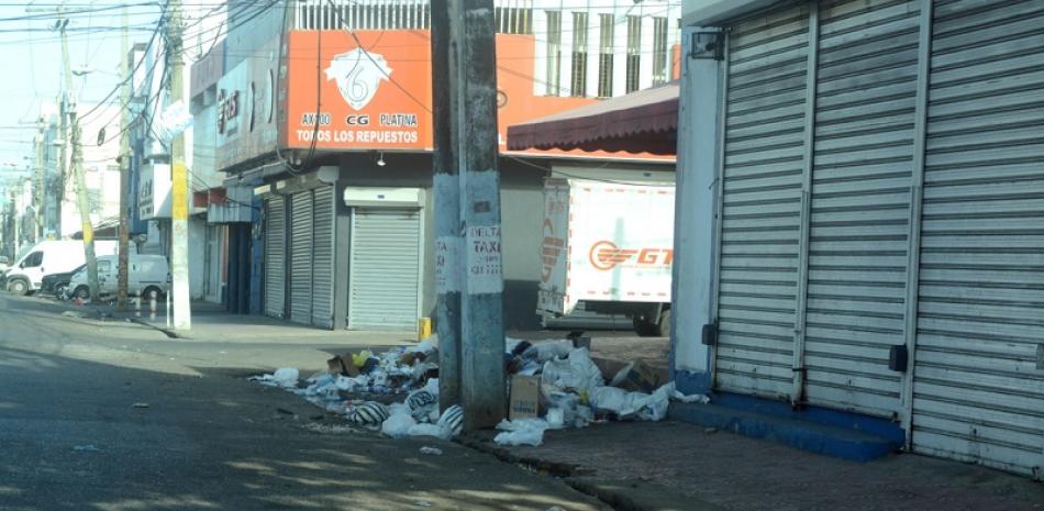 El Distrito Nacional amaneció repleto de basura en Navidad. Fotos: Leonel Matos