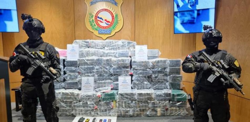 La DNCD junto a la Procuraduría, las Fuerzas Armadas, la Policía, agencias de Inteligencia del Estado y otros organismos oficiales,  decomisaron en este año,  31, 113 kilogramos de distintas drogas (31.1 toneladas).