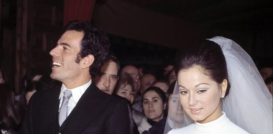 Isabel Preysler y Julio Iglesias se casaron el 20 de enero de 1971, cuando el cantante, aunque ya era muy popular en España por haber ganado el festival de Benidorm en 1968 y haber participado en 1970 en Eurovisión.