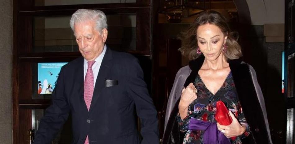La filipina Isabel Preysler y el peruano Mario Vargas Llosa en su última aparición pública. (Foto: Europa Press).