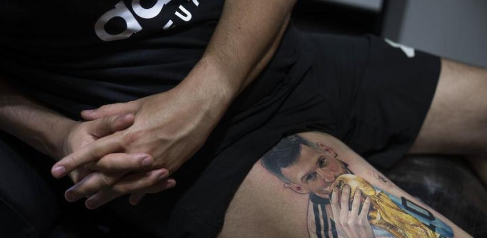 La imagen de Lionel Messi besando la Copa Mundial ha sido la más utilizada en los tatuajes.