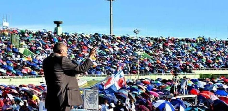 El pastor Ezequiel Molina Rosario volverá mañana a predicar en el Estadio Olímpico.