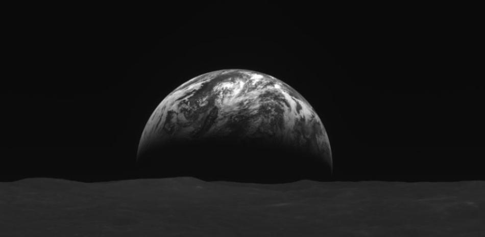 La Tierra y la Luna reunidas por el orbitador de Corea del Sur. Europa Press.