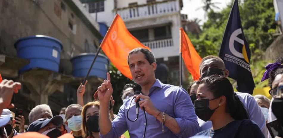 Juan Guaidó arremetió contra esa decisión, que consideró una victoria para el chavismo. ap