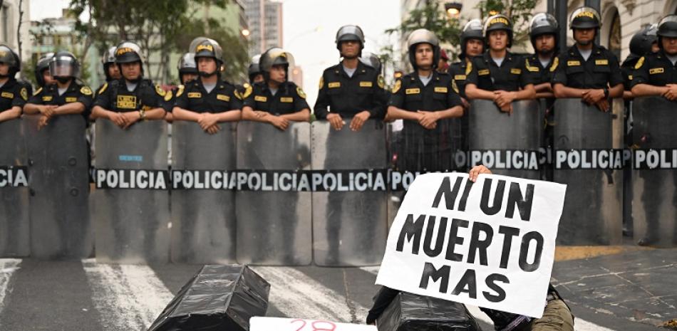 Protestas contra el gobierno de Perú se reinician con bloqueo de vías. Foto: AFP