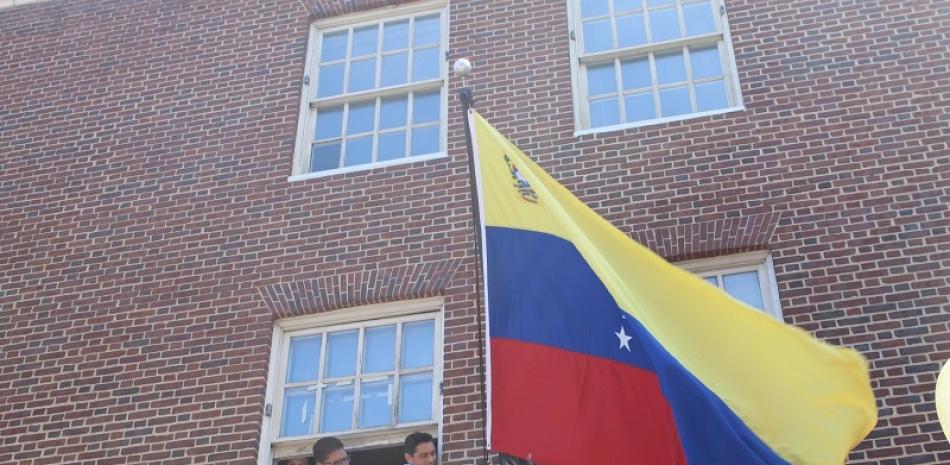 El 'embajador' de Juan Guaidó en Estados Unidos asume el control de la Embajada en Washington. Foto: Europa Press