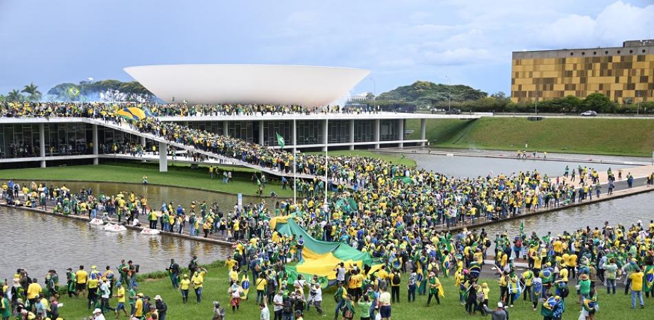 Manifestantes asaltan el Congreso de Brasil. AFP.