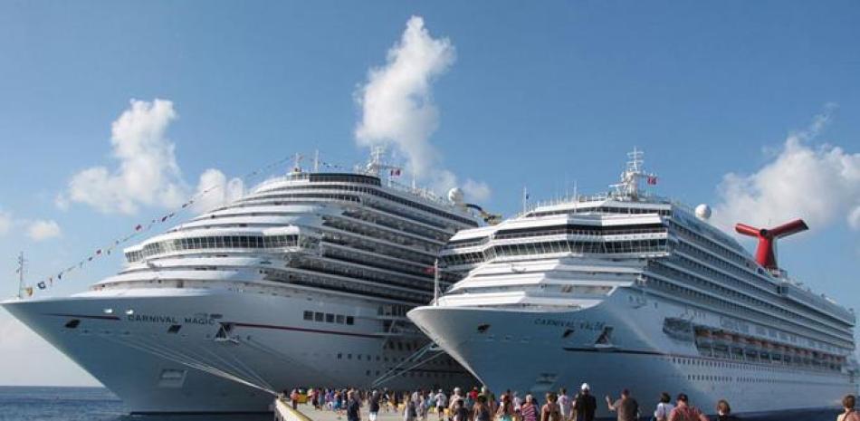 La principal línea de crucero con operación en puertos dominicanos es Costa Cruises.