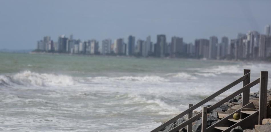 Vista de archivo de la playa de Boa Viagem, el 27 de octubre de 2021 en la ciudad de Recife (Brasil), bañada por el océano Atlántico. EFE/Diego Nigro/Archivo
