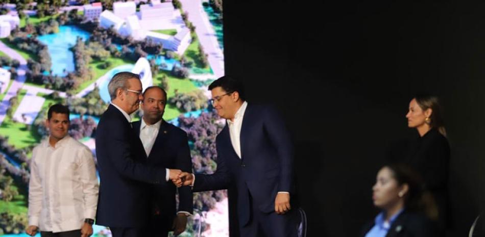 El presidente Luis Abinader encabezó anoche el acto de lanzamiento del Proyecto Punta Bergantín  junto al ministro de Turismo, David Collado.