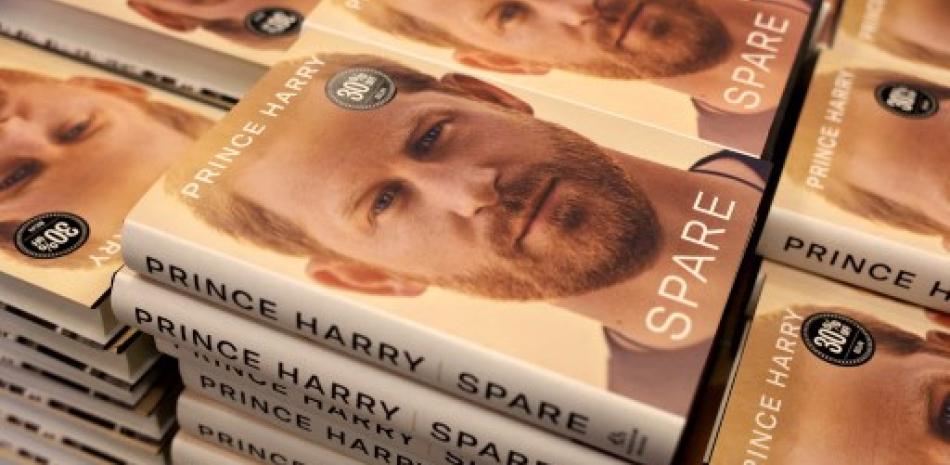 Las memorias del príncipe Harry, Spare, se ofrecen a la venta en una tienda Barnes & Noble el 10 de enero de 2023 en Chicago, Illinois. El libro salió a la venta en los Estados Unidos hoy. Scott Olson/Getty Images/AFP