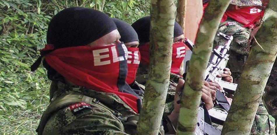 El presidente Gustavo Petro se ha propuesto abrir canales de diálogo con diversos grupos armados ilegales que incluyen al ELN, a las disidencias de las FARC y a bandas narcotraficantes en su política de “paz total”. AFP