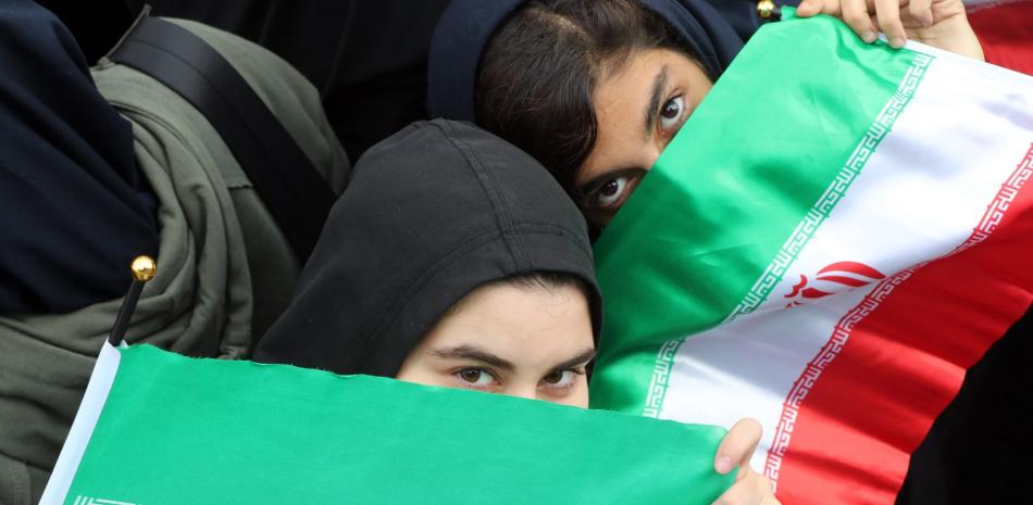 Mujeres iraníes toman parte en una manifestación. EFE/ABEDIN TAHERKENAREH