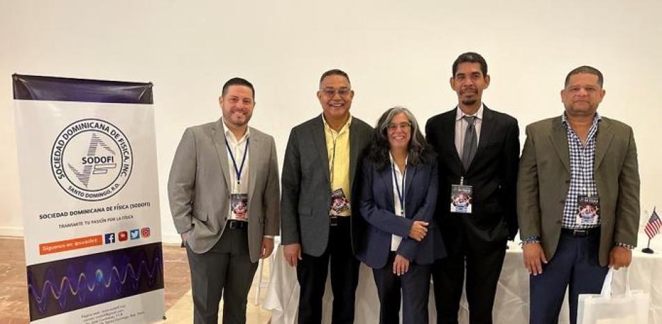 Los doctores Eduardo Nicolau, Rafael Méndez, Mayda Velasco, Melvin Arias y Juan Manuel López Encarnación.