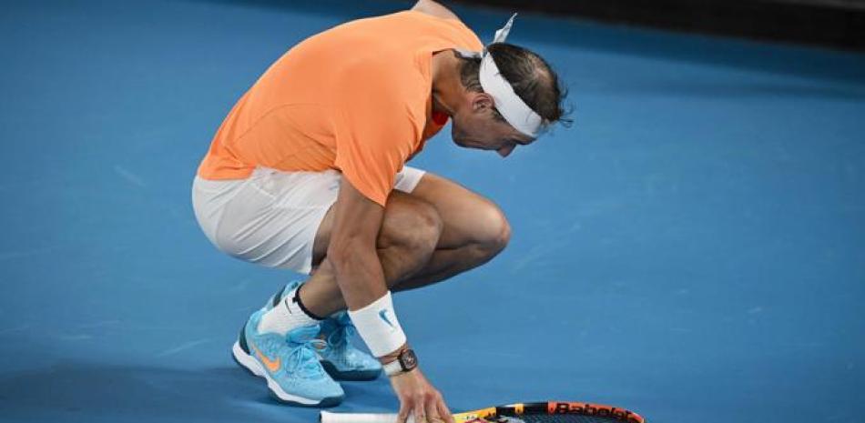 Rafael Nadal aparece en un momento de su partido ante Mackenzie McDonald en la segunda ronda del Abierto de Australia.