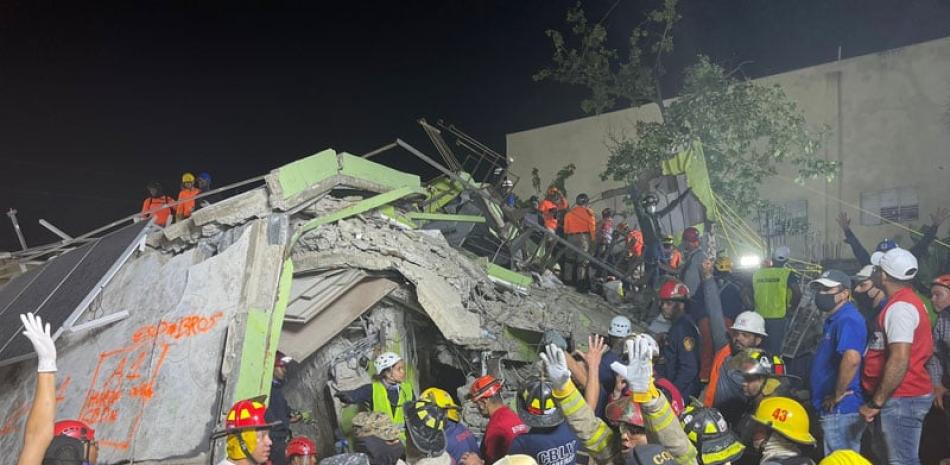 En la labor de rescate se integraron voluntarios, bomberos de La Vega, Santiago y Santo Domingo, la Defensa Civil y el Centro de Operaciones de Emergencias. Onelio Dominguez