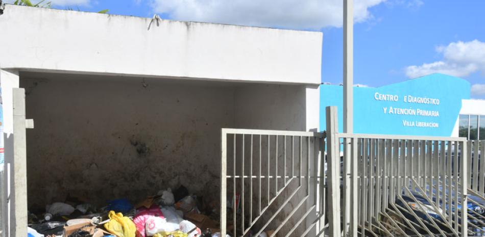 Los moradores denuncian que la recogida de basura es deficiente en el sector. Raúl Asencio/LD