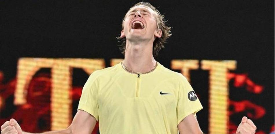 Sebastian Korda reacciona feliz tras eliminar en tres sets a Daniil Medvedev.